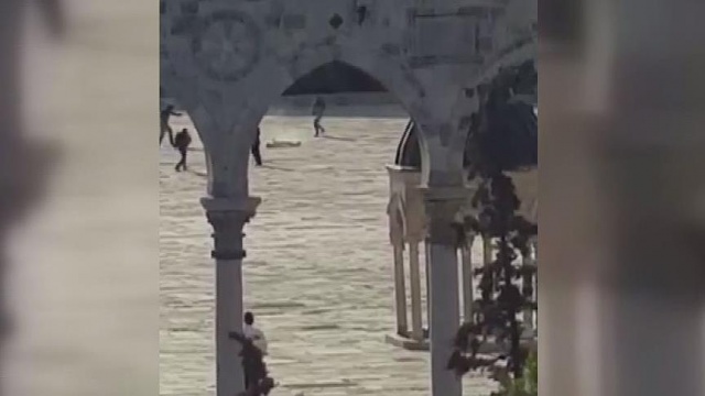 İsrail polisi Mescid-i Aksa’da 3 Filistinliyi öldürdü
