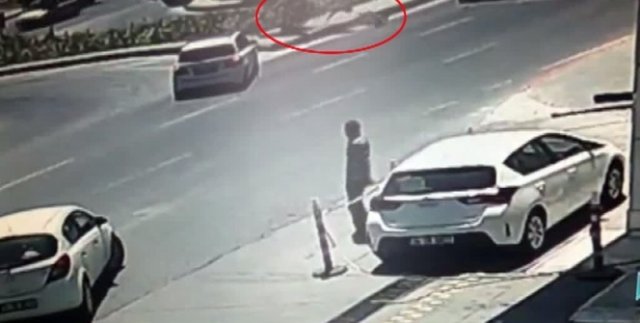 İstanbul’da feci motosiklet kazası kamerada