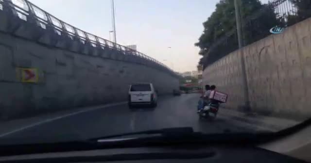 İstanbul trafiğinde tehlikeli anlar kamerada
