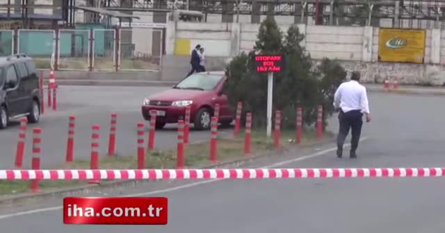 Otomobilin altından bomba düzeneği çıktı