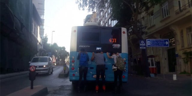 Patenci gençlerin tehlikeli yolculuğu kamerada