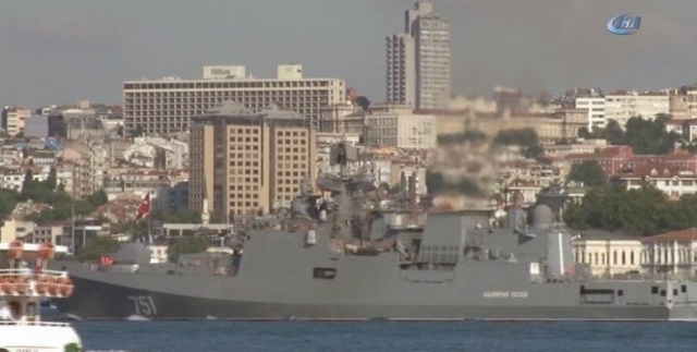Rus savaş gemisi 'Amiral Essen" İstanbul Boğazı'ndan geçti