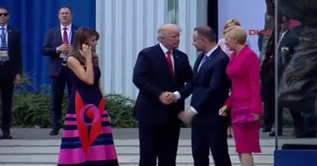 Trump'ın eli havada kaldı