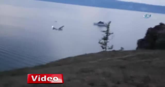 Uçak, Baykal Gölü'ne çakıldı