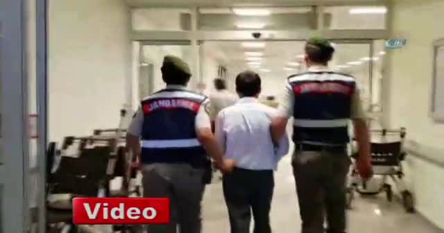 Yolcu, otobüsteki Türk Bayrağını indirmeye kalktı