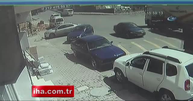 Yolun tırı yutma anı kamerada
