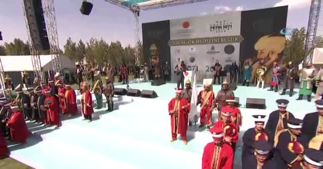 "Sultan Alparslan kimlerle mücadele etmişse, biz de onlarla mücadele ettik"