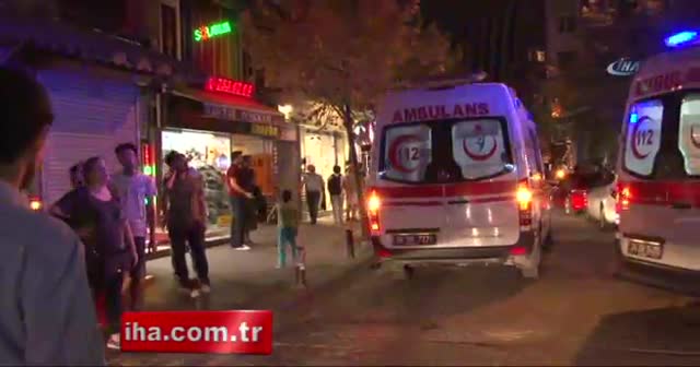 Beşiktaş’ta restorasyon yapılan tarihi binadaki çökme anı kamerada