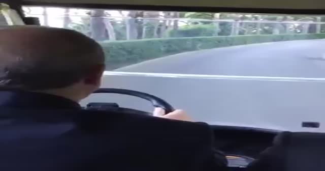 Cumhurbaşkanı Erdoğan golf arabası sürdü