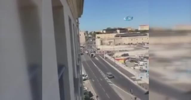 Fransa’da bir araç otobüs durağına daldı: 1 ölü