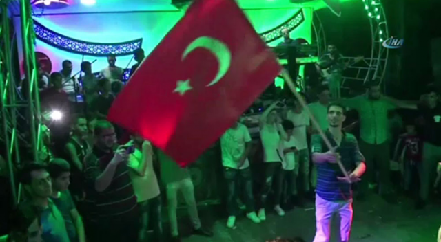 Gazze sokaklarında Türk düğünü