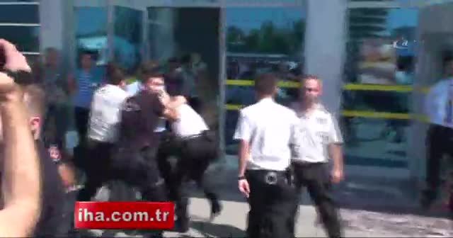 İstanbul Anadolu Adalet Sarayı'nda silahlı saldırı! 2 kişi yaralandı
