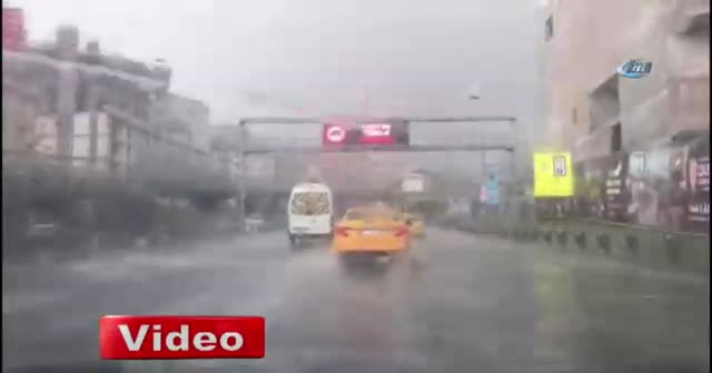 İstanbul'da şiddetli yağmur başladı