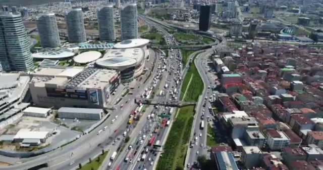 İstanbul'un bayram trafiği havadan böyle görüntülendi