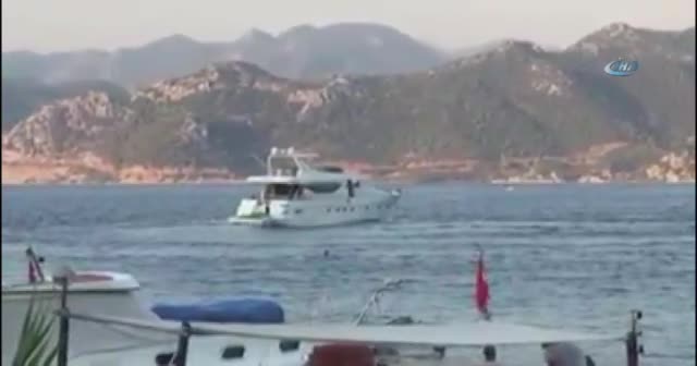 Kaptanı denize düşen bot korku dolu anlar yaşattı