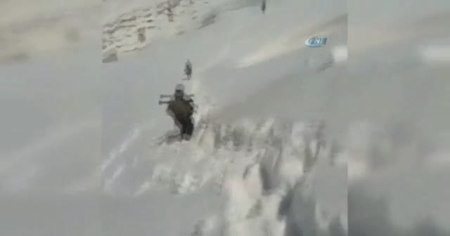 Mehmetçik, PKK’nın ’girilemez’ dediği yere Türk bayrağı çekti