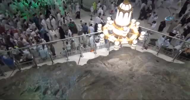 Milyonlarca Müslüman Kabe’ye akın ediyor