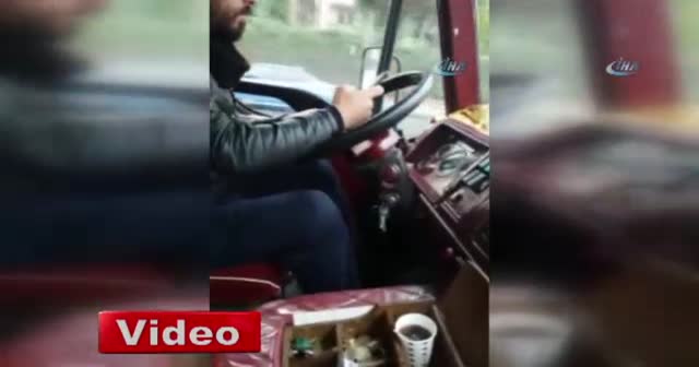 Minibüs şoförü seyir halinde telefonla mesajlaştı