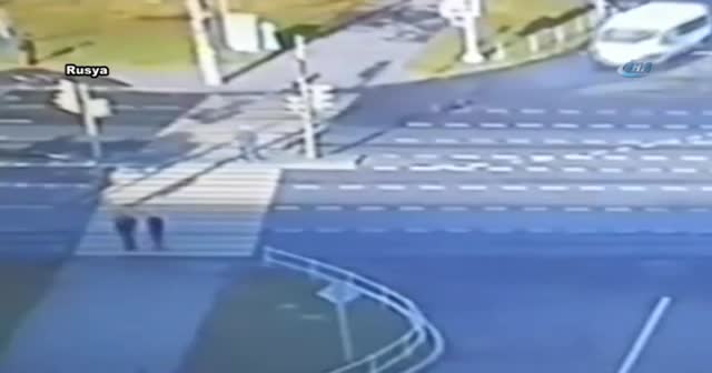 Otomobil dehşet saçtı: Kadın ve oğlu öldü !