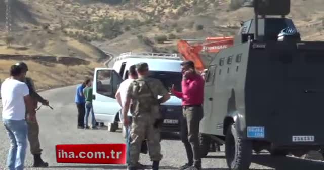 Teröristler Siirt'te iş makinelerini ateşe verdi