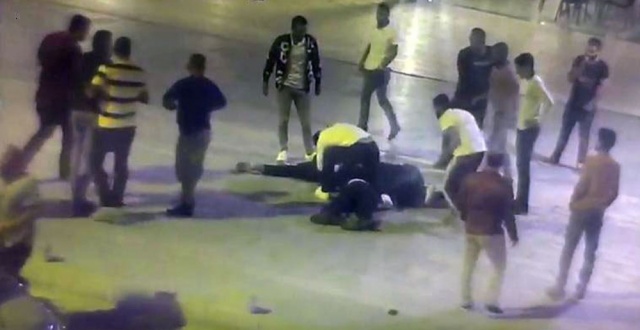 4 kişiyi öldüresiye dövdüler