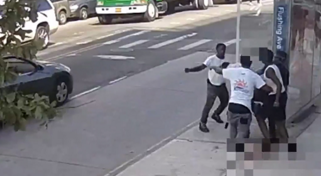 ABD'de öldüresiye dövdükleri genci gasp ettiler