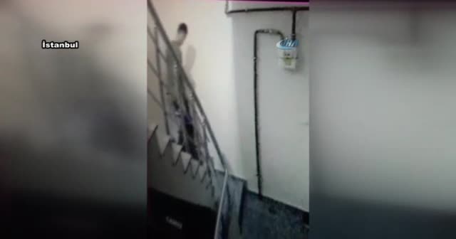 Ayakkabı hırsızı kameraya yakalandı.