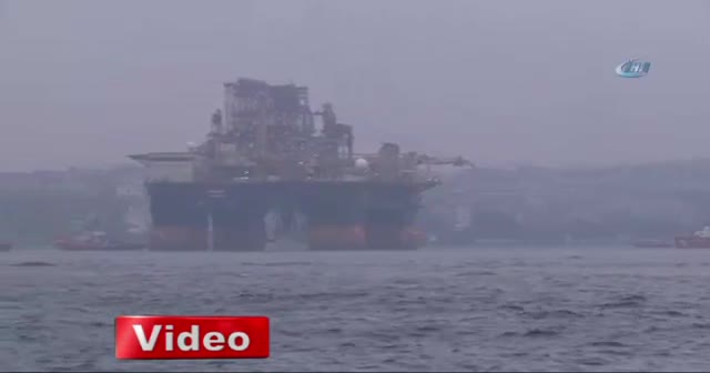 Bahama bayraklı platform İstanbul Boğazı'na girdi