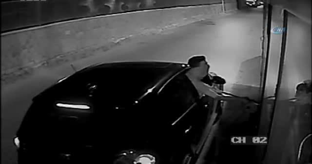 Çekmeköy'de halk otobüsünden 500 litre mazot çaldılar