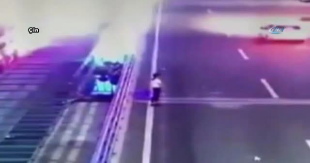 Çin'de korkunç trafik kazası yaşandı!