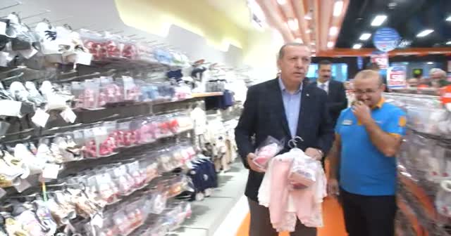 Cumhurbaşkanı Erdoğan, torunu için alışveriş yaptı