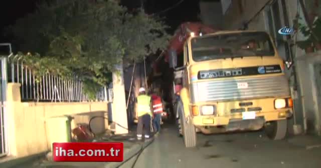 Elektrik telleri bomba gibi patladı mahalleli ölümden döndü