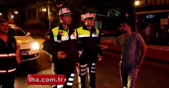 Freni boşalan kamyon mağazaya girdi