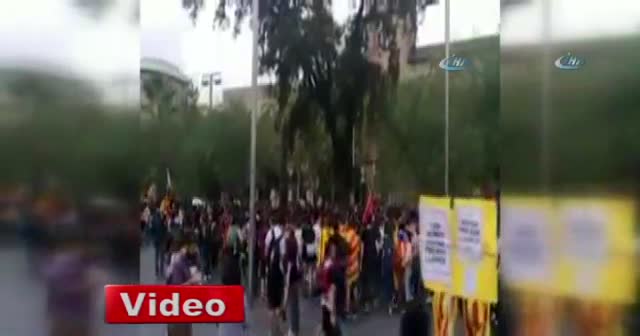 Katalan öğrenciler Barcelona üniversitesini işgal etti