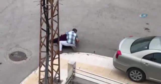 Kocası kaçtı, kadın saldırganla baş başa kaldı