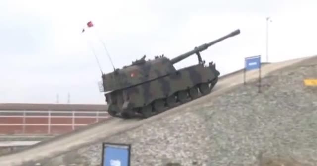 Mehmetçik, 47 tonluk fırtına obüsüyle yanladı