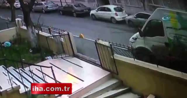 Motosiklet hırsızları güvenlik kamerasına yakalandı