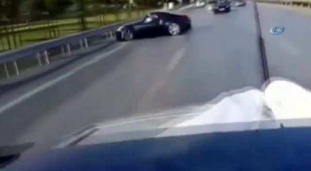 Şile otoyolunda korkunç kaza! Bariyerlere böyle çarptı!