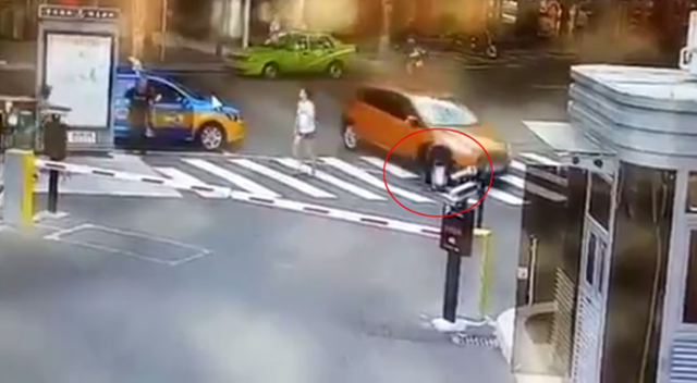 Torununa tuvaletini yaptırıyordu az sonra olacaklardan habersizdi!