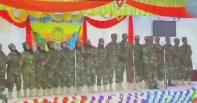 Türk askerî üssünün açılışında Somalili askerler Türkçe şarkı söyledi