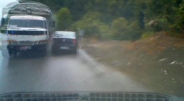 Zonguldak'ta kamyon otomobilleri biçti