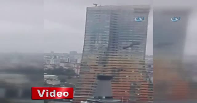 Ataşehir'de büyük panik! Gökdelende yangın çıktı