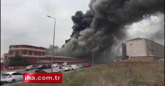 Beylikdüzü'nde tekstil fabrikasında yangın