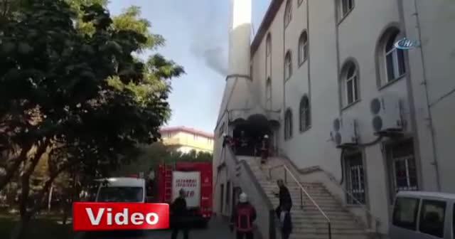 İstanbul'da camide yangın