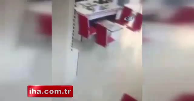 Kılıf sordu, gözlük çaldı