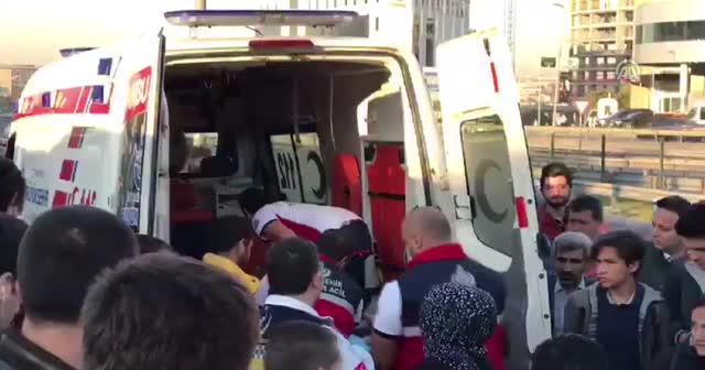 Metrobüs yolunda kaza: 1 yaralı