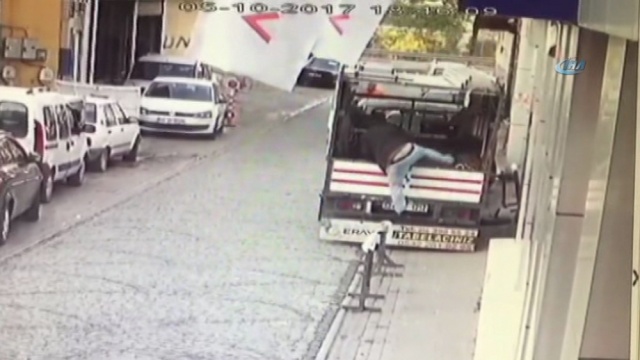 Sultanbeyli'de 1 dakikada 3 bin liralık hırsızlık kamerada