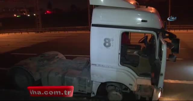 Ters şeritte ilerleyen tır dehşet saçtı