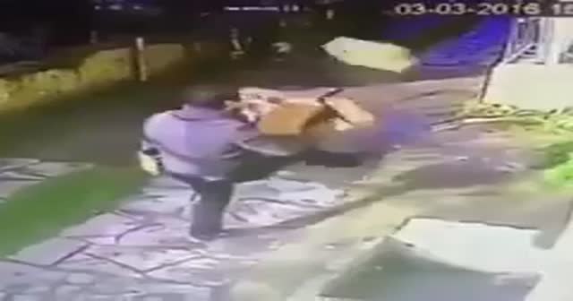 Balondan sonra şimdi de kutuyla futbol şov yaptılar