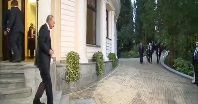 Cumhurbaşkanı Erdoğan ile Peskov arasında güldüren muhabbet